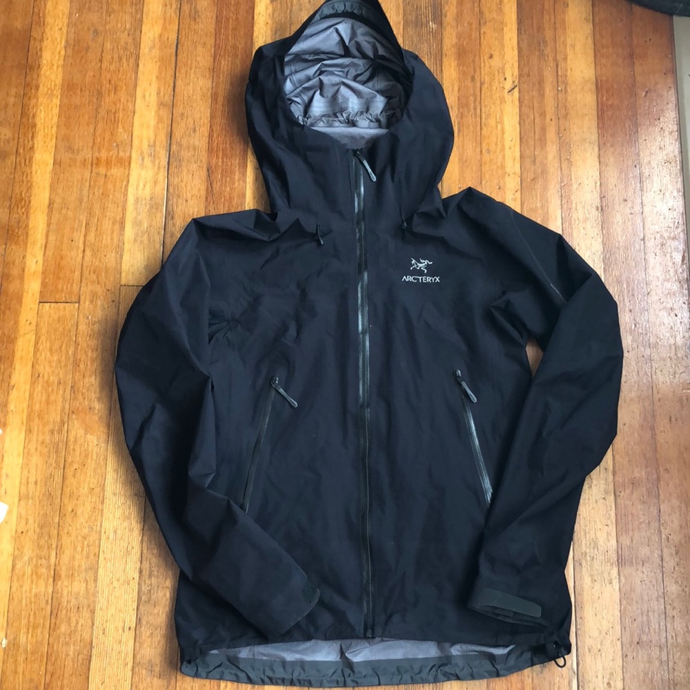 Arc’teryx women’s Beta L Goretex Raincoat M